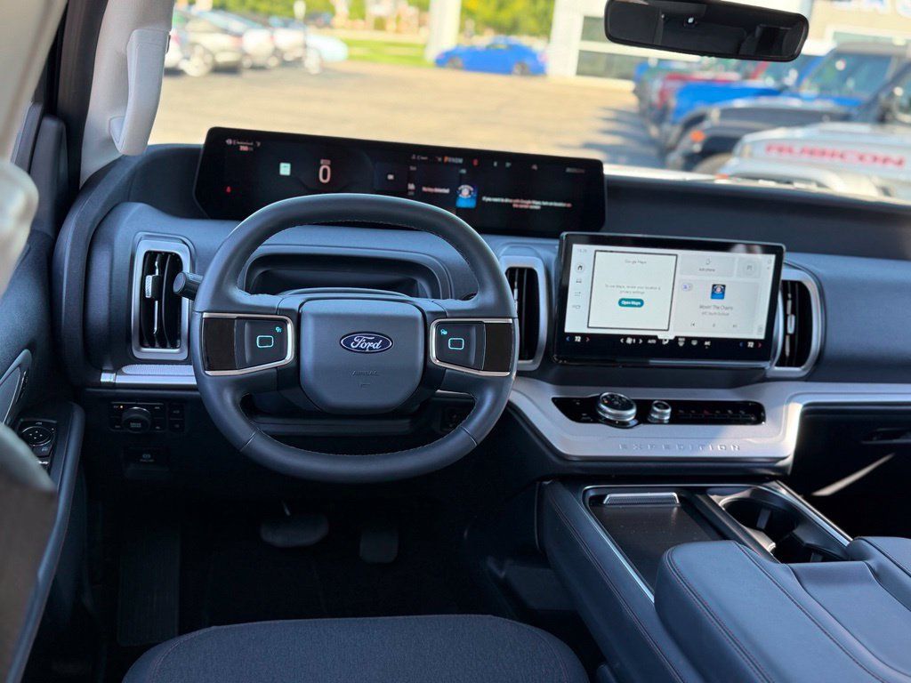 Used 2025 Ford Expedition Max Active AWD/4WD image 6