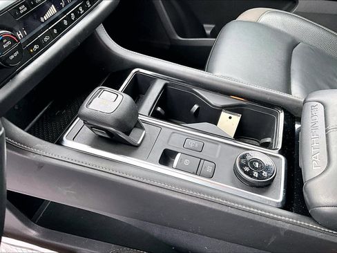 Used 2023 Nissan Pathfinder SL image 15