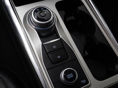 Used 2022 Ford Explorer XLT w/ Equipment Group 202A image 11