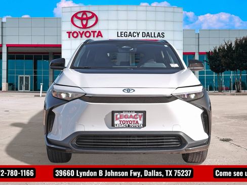 Used 2023 Toyota bZ4X XLE w/ Weather Package image 7