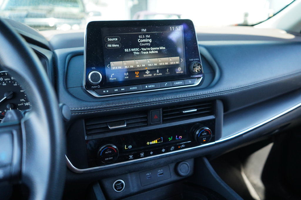Used 2023 Nissan Rogue SV FWD image 8
