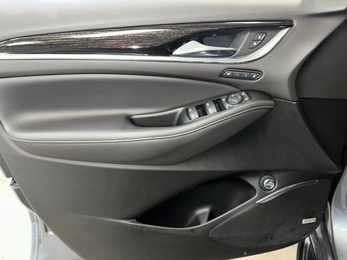 Used 2020 Buick Enclave Avenir w/ Avenir Technology Package AWD/4WD image 5