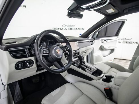 Used 2024 Porsche Macan w/ Premium Plus Package AWD/4WD image 17