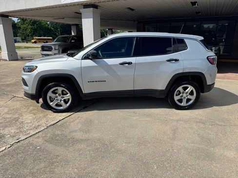 Used 2024 Jeep Compass Sport AWD/4WD image 5