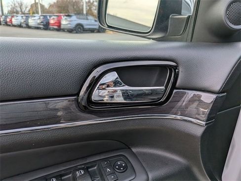 Used 2020 Jeep Grand Cherokee Overland image 12