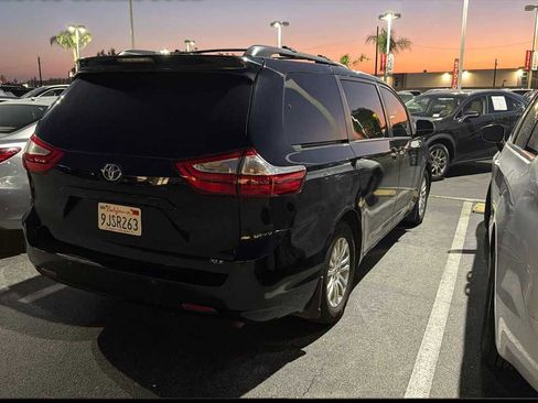 Used 2017 Toyota Sienna XLE image 2