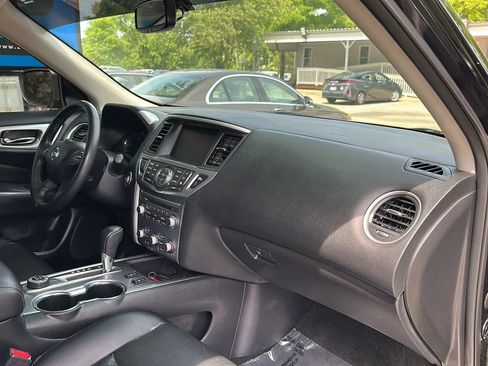 Used 2018 Nissan Pathfinder SL AWD/4WD image 22