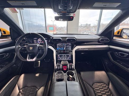 Used 2021 Lamborghini Urus image 35