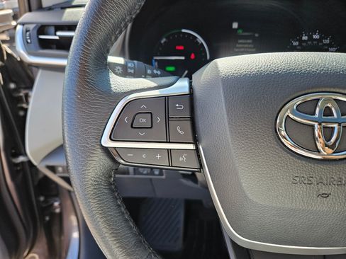Used 2021 Toyota Sienna XLE AWD/4WD image 18