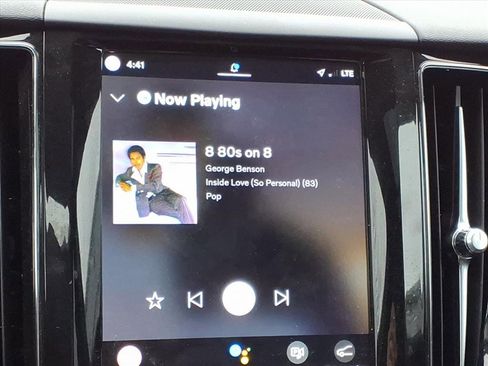 Certified 2023 Volvo XC60 B5 Plus w/ Climate Package image 17