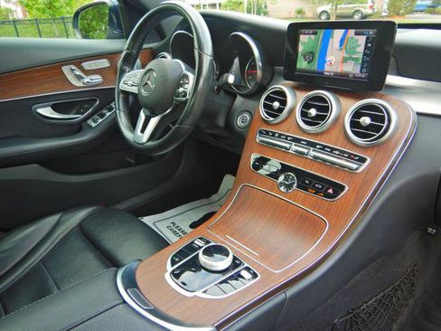 Used 2019 Mercedes-Benz C 300 4MATIC Sedan image 5