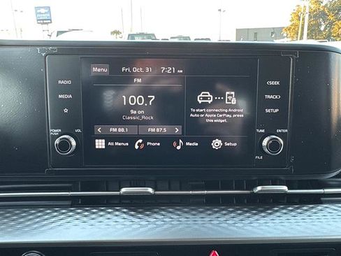 Used 2023 Kia Carnival LX image 21