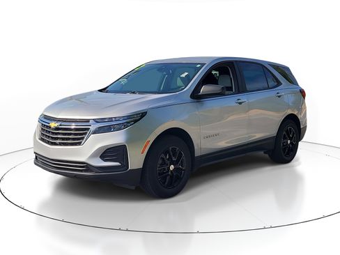Used 2022 Chevrolet Equinox LS FWD image 3