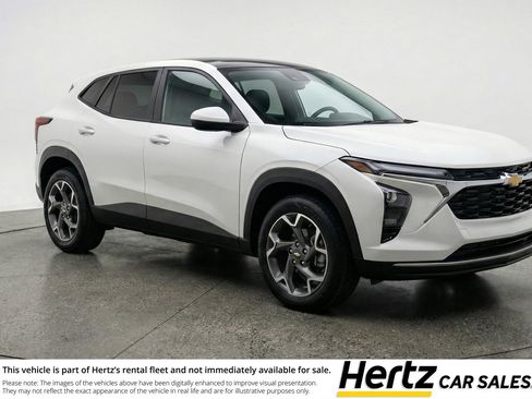 Used 2025 Chevrolet Trax LT image 1