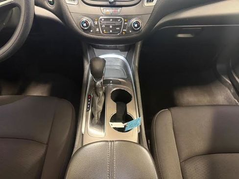 Used 2021 Chevrolet Malibu LT FWD image 12