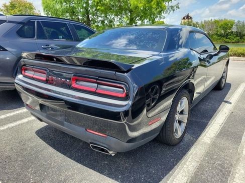 Used 2019 Dodge Challenger SXT RWD image 3