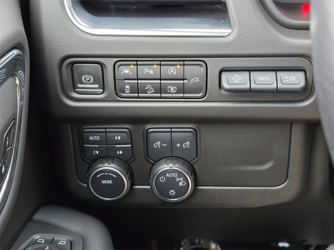 Used 2022 Chevrolet Suburban High Country image 65