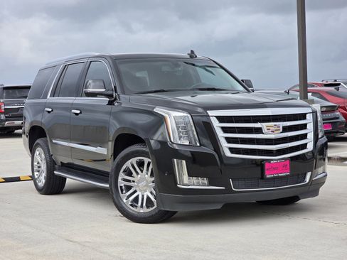 Used 2019 Cadillac Escalade 2WD image 3