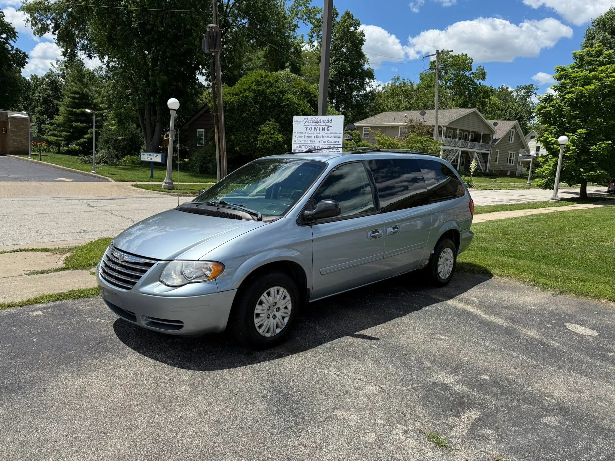 Used 2005 Chrysler Town & Country LX w/ Popular Equipment Group II FWD image 2