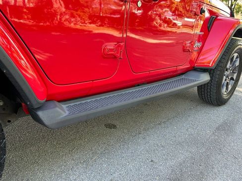Used 2018 Jeep Wrangler Unlimited Sahara AWD/4WD image 34