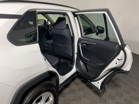 Used 2021 Toyota RAV4 LE image 29