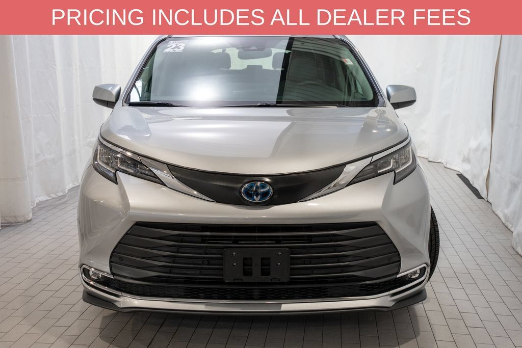 Certified 2023 Toyota Sienna XLE FWD image 2