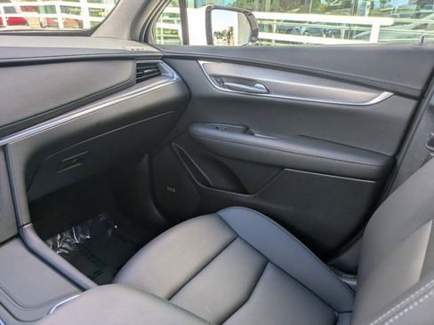 Certified 2025 Cadillac XT5 Luxury w/ LPO, Floor Liner Package FWD image 21