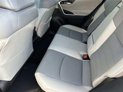 Used 2022 Toyota RAV4 XLE Premium image 26
