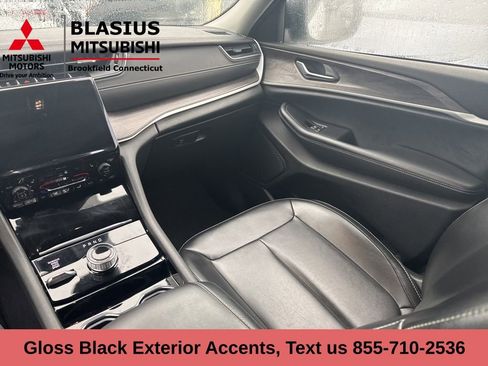 Used 2023 Jeep Grand Cherokee L Limited w/ Black Appearance Package image 17