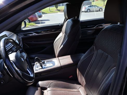 Used 2019 BMW 750i xDrive w/ Executive Package AWD/4WD image 21