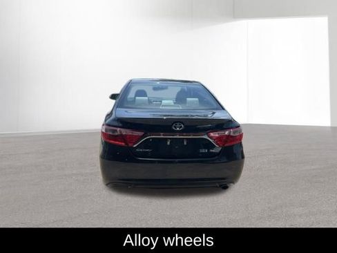 Used 2017 Toyota Camry SE FWD image 8