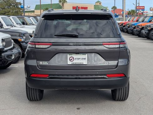 New 2025 Jeep Grand Cherokee Altitude RWD image 6
