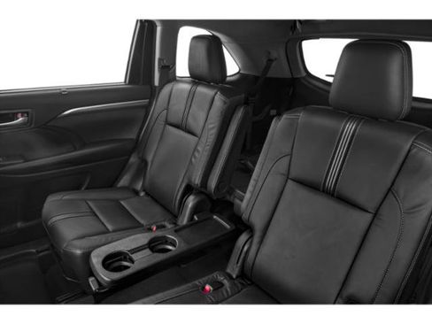 Used 2019 Toyota Highlander SE FWD image 14