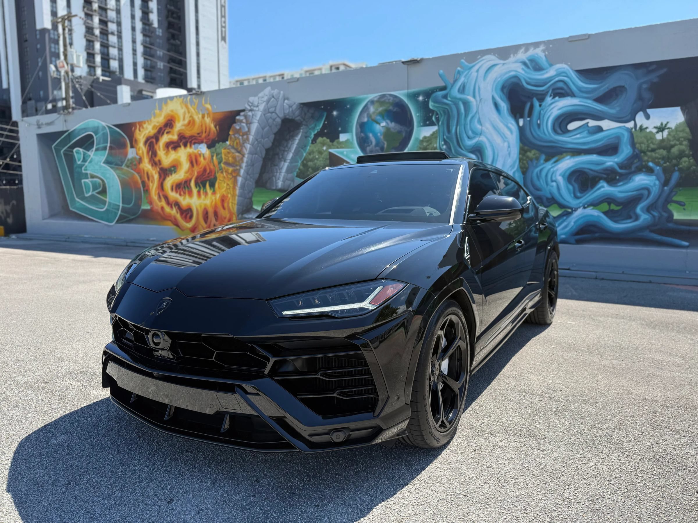 Used 2021 Lamborghini Urus AWD/4WD image 2