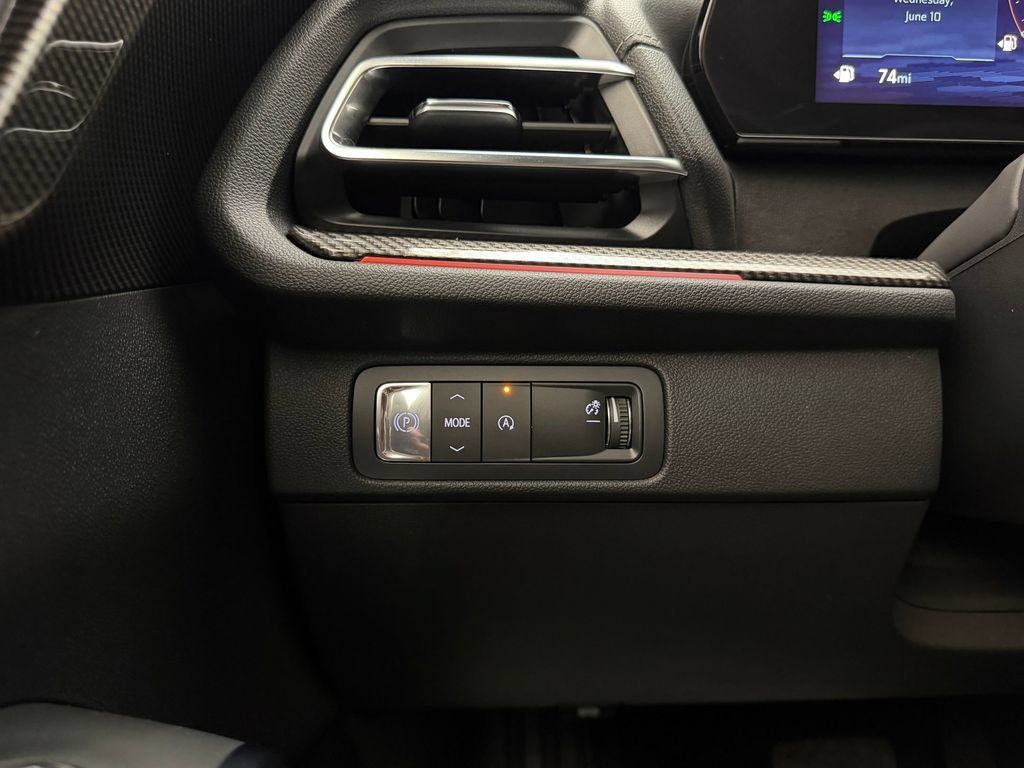 Used 2025 Chevrolet Traverse High Country FWD image 33