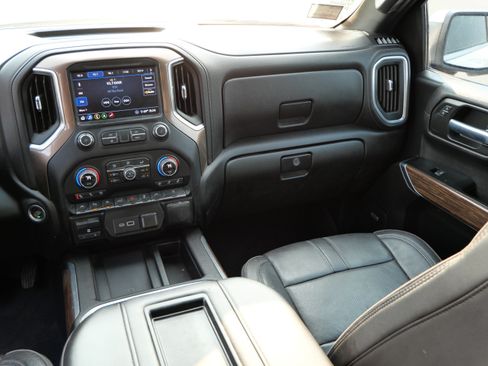 Used 2020 Chevrolet Silverado 1500 High Country w/ Technology Package AWD/4WD image 11