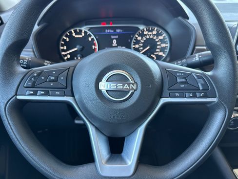 Used 2025 Nissan Altima 2.5 SV FWD image 11