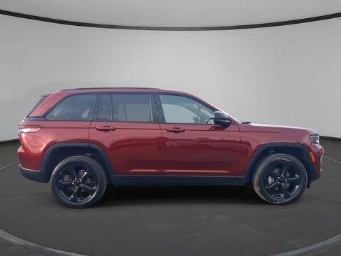 Used 2022 Jeep Grand Cherokee Altitude image 8