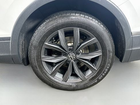 Used 2023 Volkswagen Tiguan SE AWD/4WD image 29