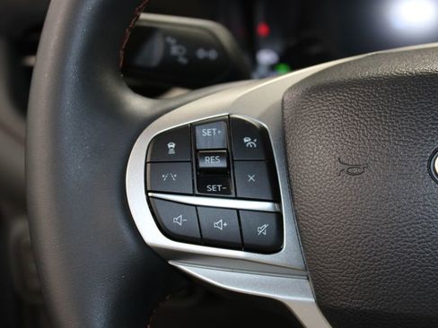 Used 2025 Ford Explorer Active image 46