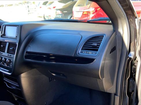 Used 2020 Dodge Grand Caravan SE image 18