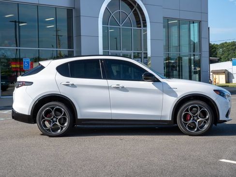 Used 2024 Alfa Romeo Stelvio Veloce AWD/4WD image 7