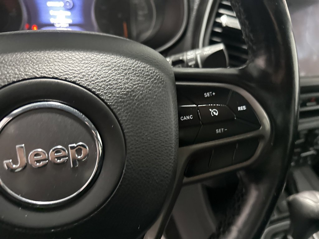 Used 2021 Jeep Cherokee Latitude Lux w/ Comfort/Convenience Group AWD/4WD image 17