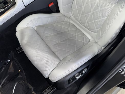 Used 2025 BMW X5 M60i w/ Executive Package image 34