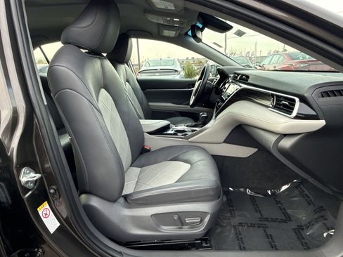Used 2018 Toyota Camry XLE image 25