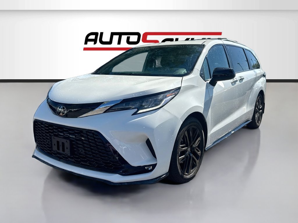 Used 2026 Toyota Sienna XSE FWD image 3