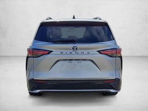 Used 2021 Toyota Sienna XSE w/ XSE Plus Package image 7