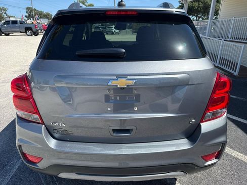 Used 2020 Chevrolet Trax LT FWD image 4