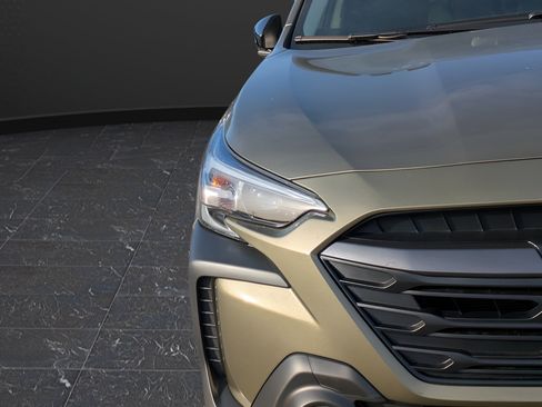 Used 2025 Subaru Outback Premium AWD/4WD image 10