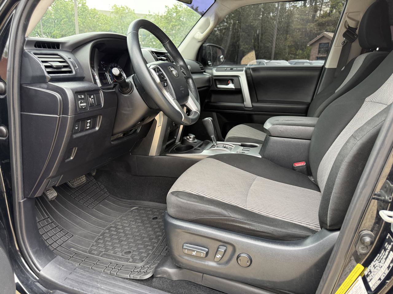 Used 2016 Toyota 4Runner SR5 AWD/4WD image 9